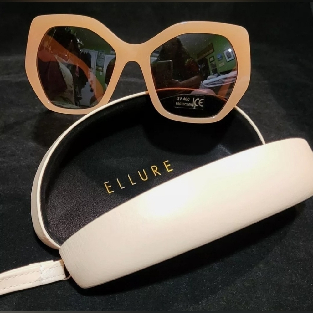 โฃ๏ธNWT PEACH SUNGLASSES